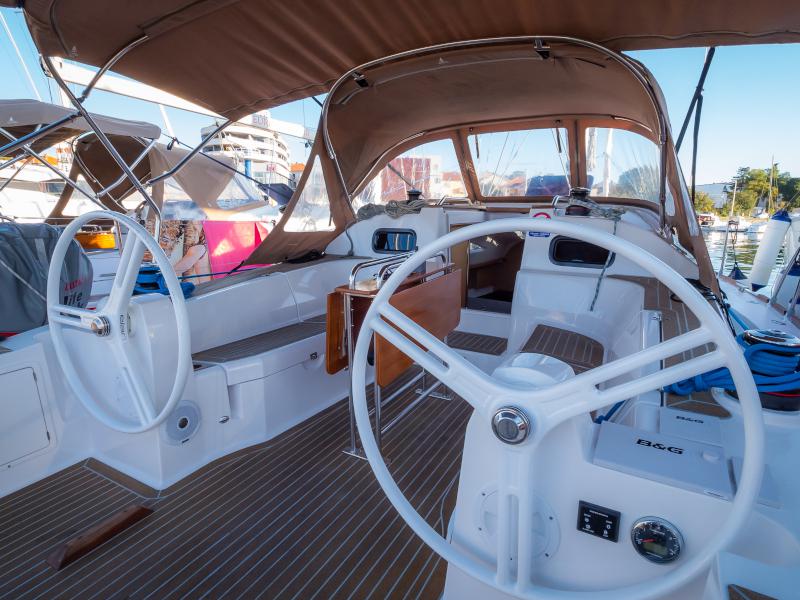Book yachts online - sailboat - Elan 40 Impression - Mona - rent