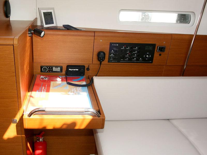 Book yachts online - sailboat - Sun Odyssey 389 - 2 cab - Tara - rent