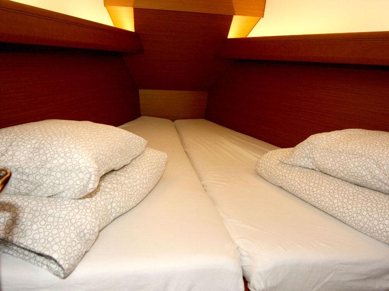 Book yachts online - sailboat - Sun Odyssey 389 - 2 cab - Tara - rent