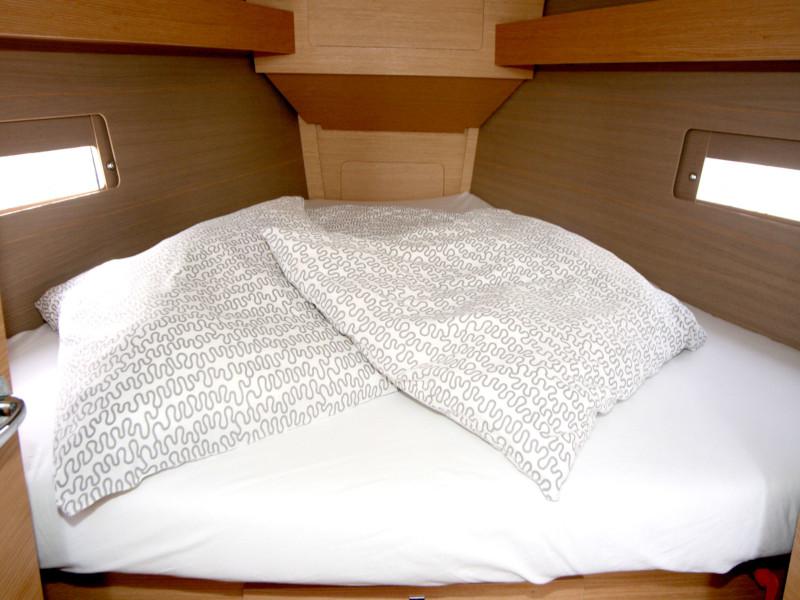 Book yachts online - sailboat - Dufour 382 Grand Large - 2 cab - Lia - rent