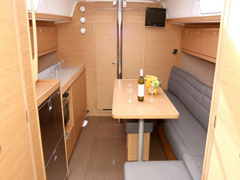 Book yachts online - sailboat - Dufour 382 Grand Large - 2 cab - Lia - rent