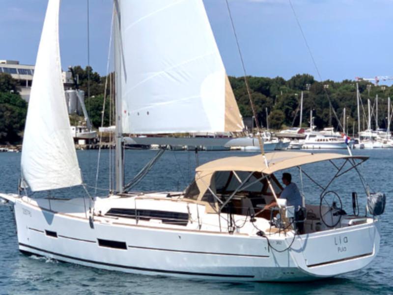 Book yachts online - sailboat - Dufour 382 Grand Large - 2 cab - Lia - rent