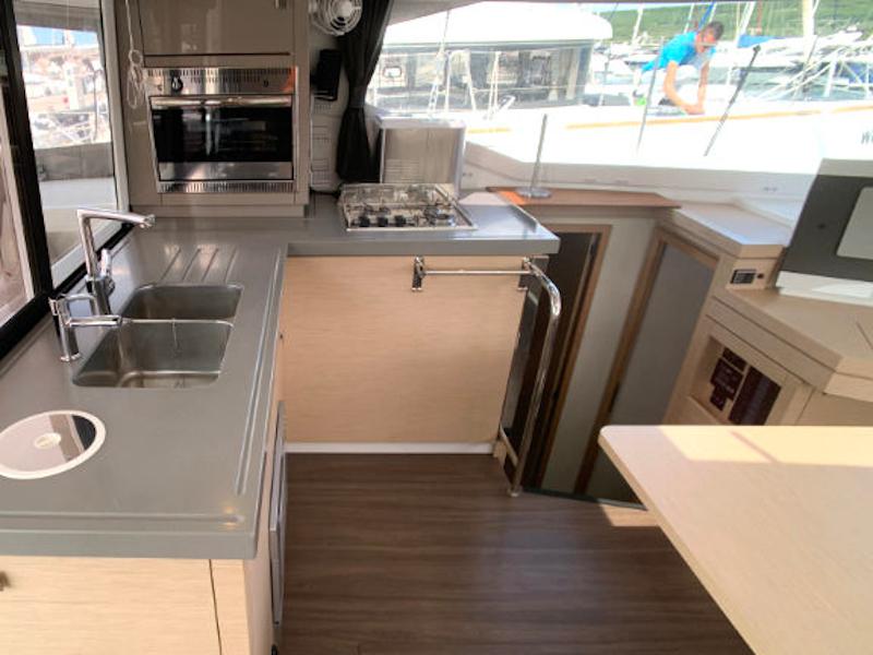 Book yachts online - catamaran - Lucia 40 - 3 cab - Idefix - rent