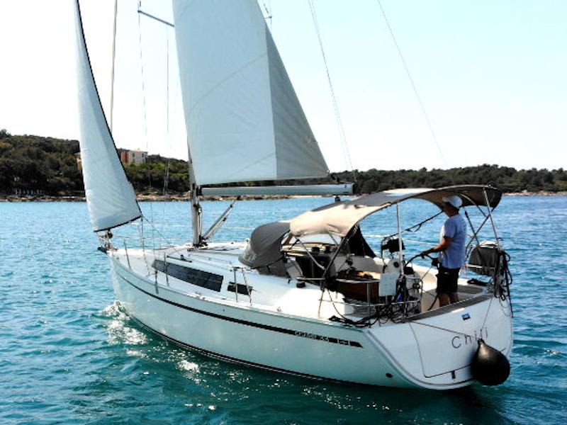 Book yachts online - sailboat - Bavaria Cruiser 33 - Chili - rent
