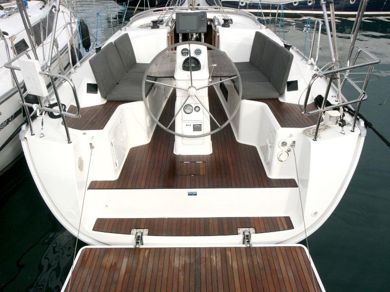 Book yachts online - sailboat - Bavaria Cruiser 33 - Chili - rent