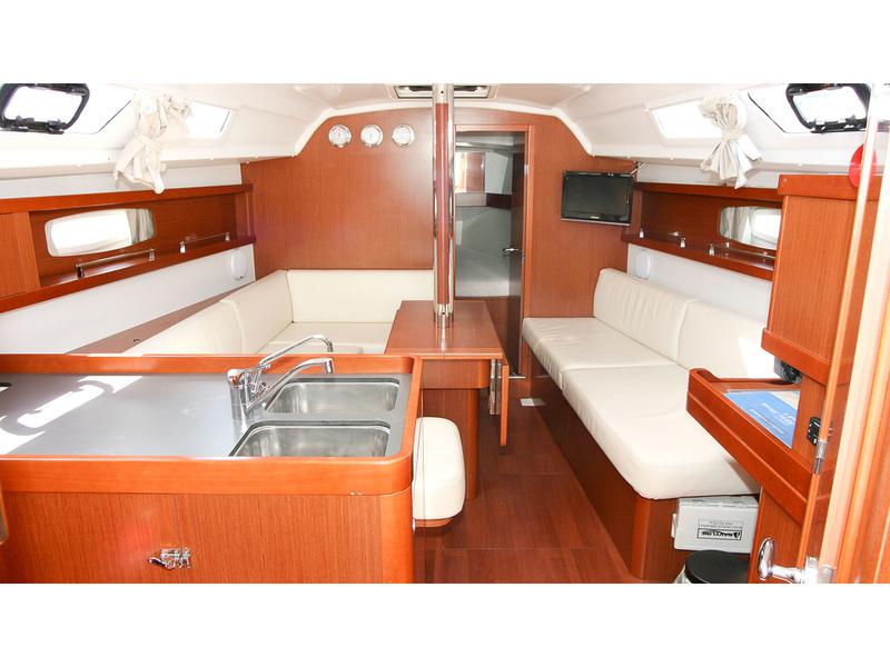 Book yachts online - sailboat - Oceanis 34 - LL Skyhawk - rent
