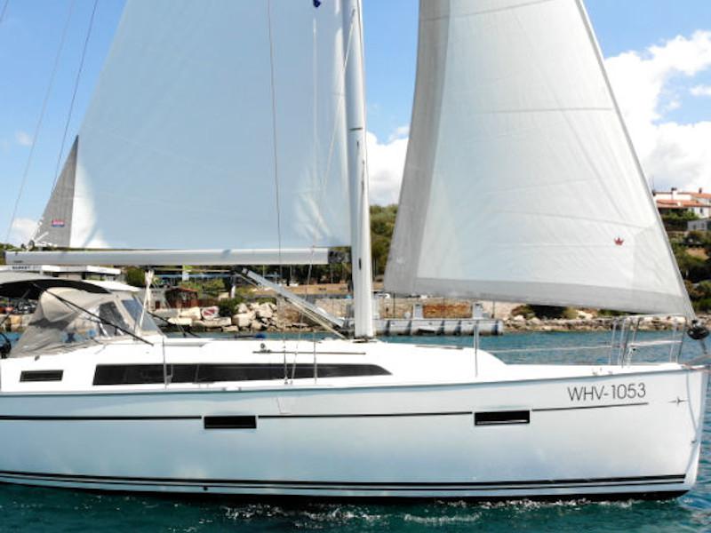 Book yachts online - sailboat - Bavaria Cruiser 37 - Bibi - rent