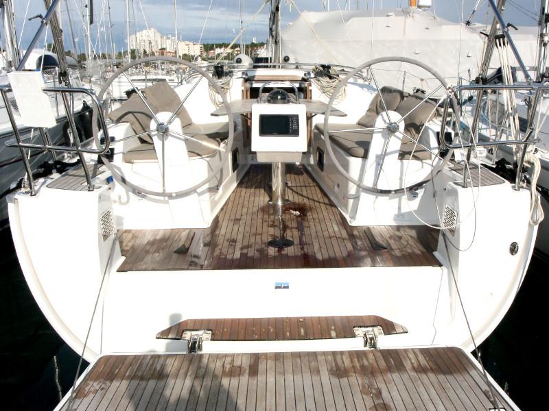 Book yachts online - sailboat - Bavaria Cruiser 37 - Bibi - rent