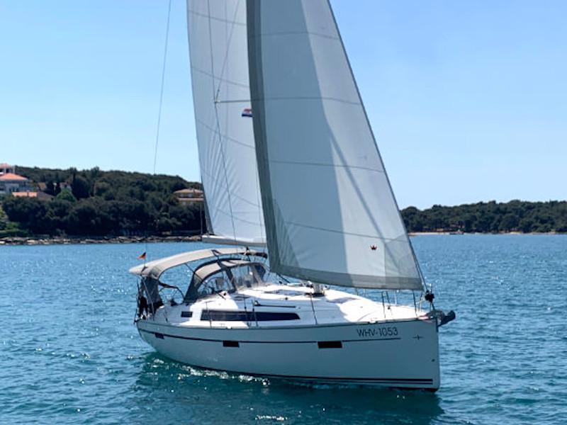 Book yachts online - sailboat - Bavaria Cruiser 37 - Bibi - rent
