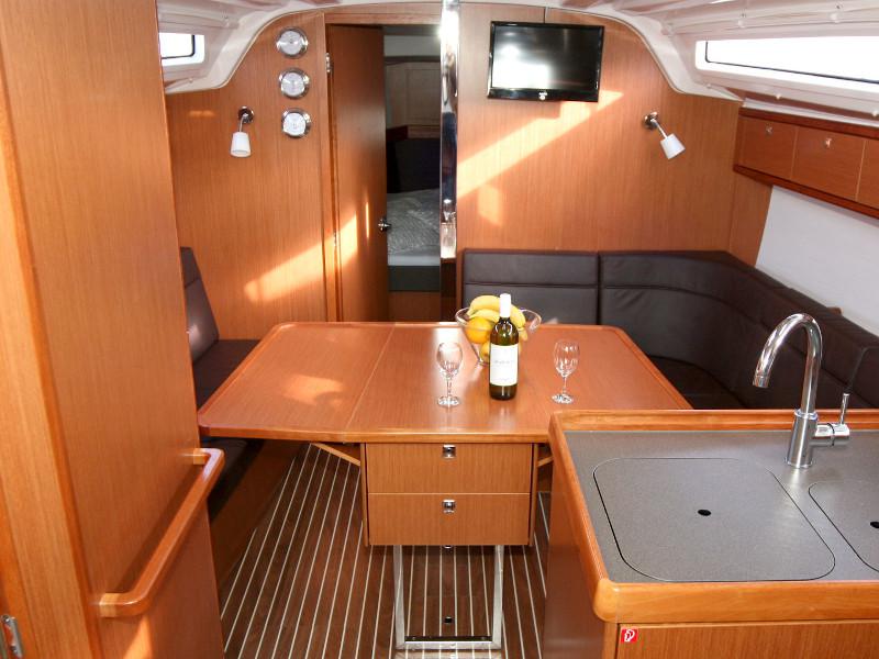 Book yachts online - sailboat - Bavaria Cruiser 37 - Bibi - rent