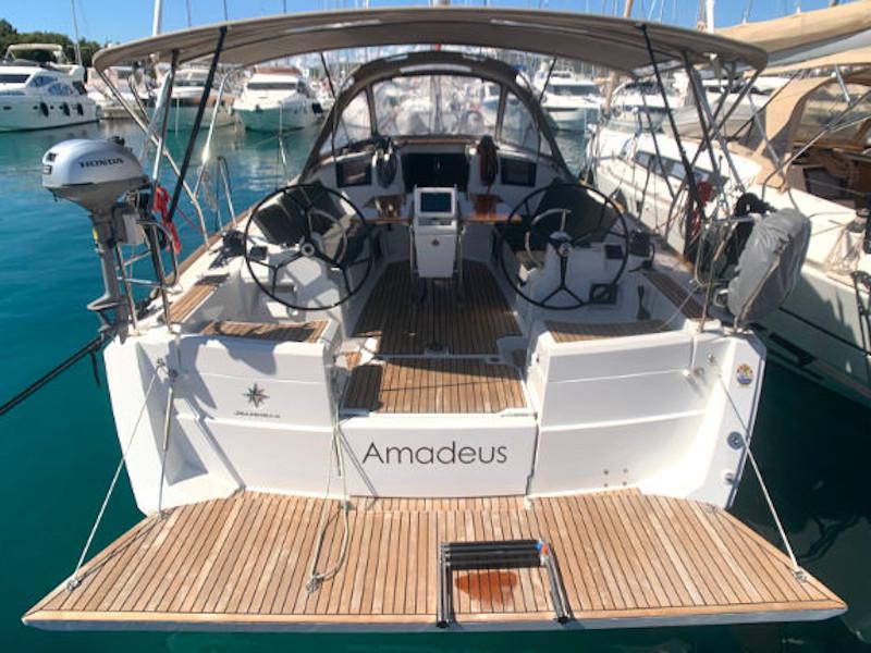 Book yachts online - sailboat - Sun Odyssey 389 - Amadeus - rent