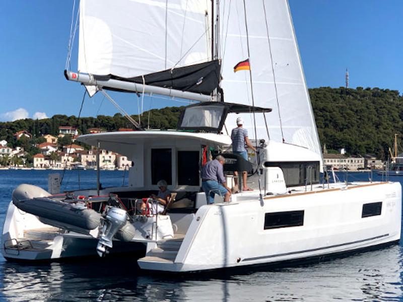 Book yachts online - catamaran - Lagoon 40 - Balance 69 - rent