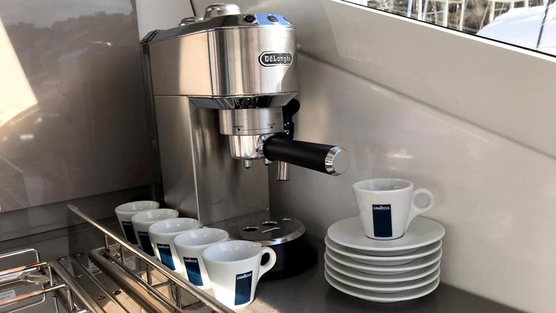 Book yachts online - catamaran - Lucia 40 - Luna Rossa II - rent