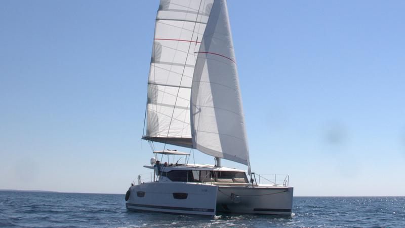 Book yachts online - catamaran - Lucia 40 - Luna Rossa II - rent