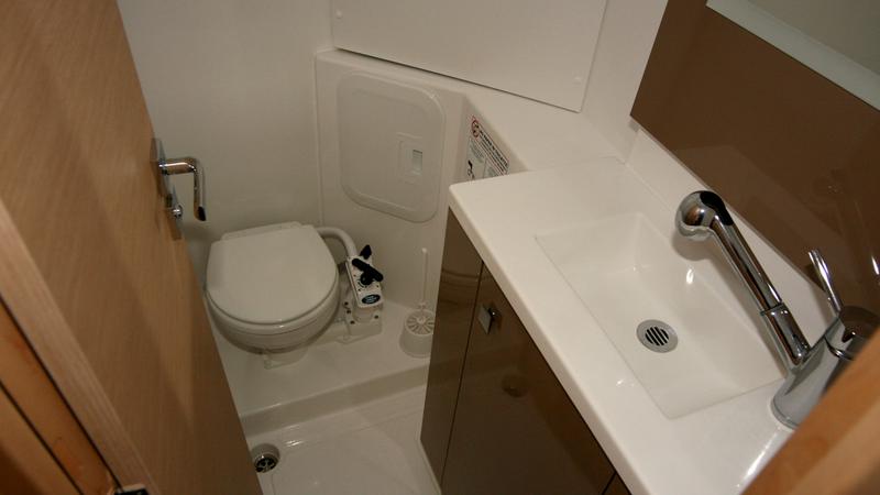 Book yachts online - catamaran - Lucia 40 - Luna Rossa II - rent