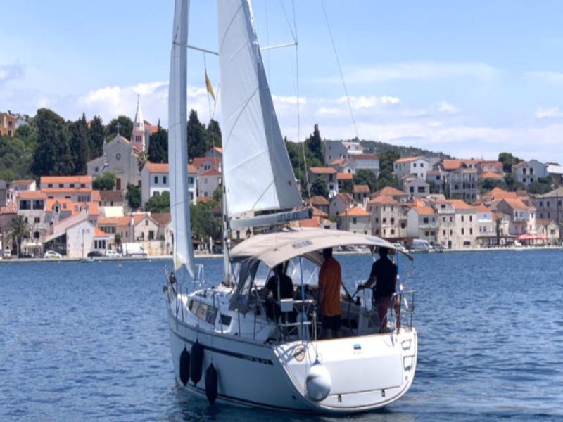 Book yachts online - sailboat - Bavaria Cruiser 34 - Little Joe - rent