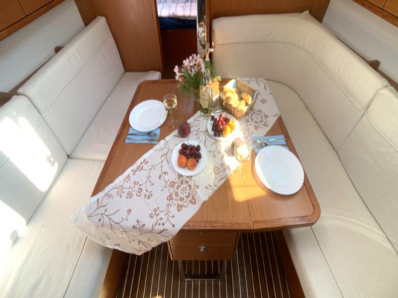 Book yachts online - sailboat - Bavaria Cruiser 34 - Little Joe - rent