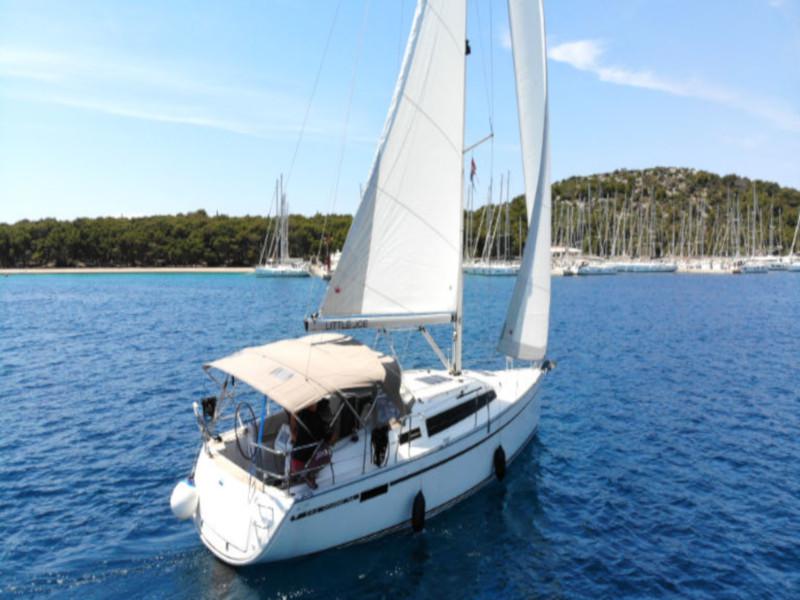 Book yachts online - sailboat - Bavaria Cruiser 34 - Little Joe - rent