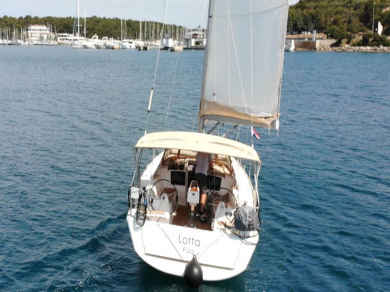 Book yachts online - sailboat - Dufour 382 Grand Large - 3 cab - Lotta - rent