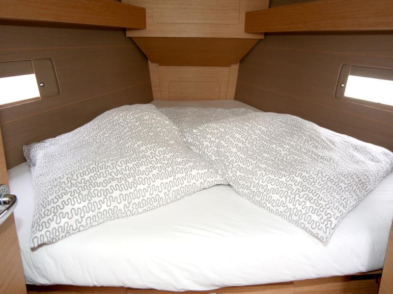 Book yachts online - sailboat - Dufour 382 Grand Large - 3 cab - Lotta - rent