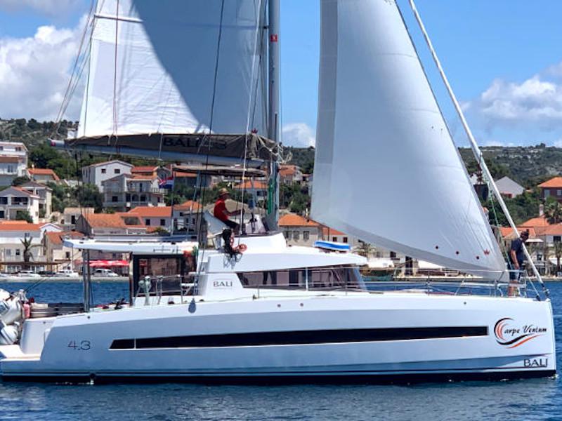 Book yachts online - catamaran - Bali 4.3 - Carpe Ventum - rent