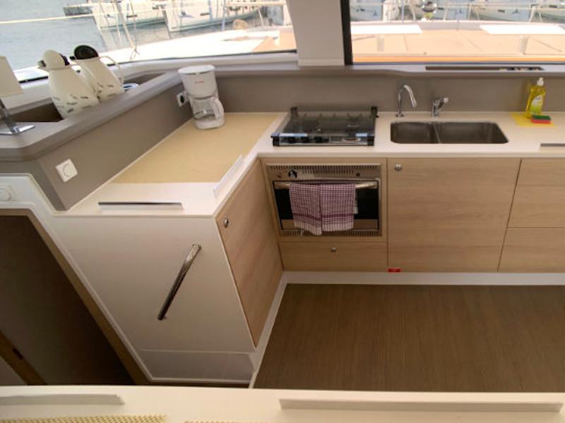 Book yachts online - catamaran - Bali 4.3 - Carpe Ventum - rent