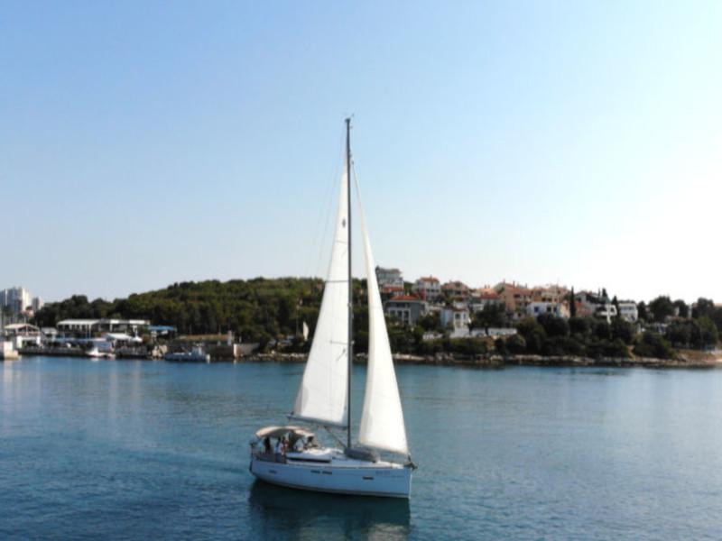 Book yachts online - sailboat - Sun Odyssey 419 - Mira - rent