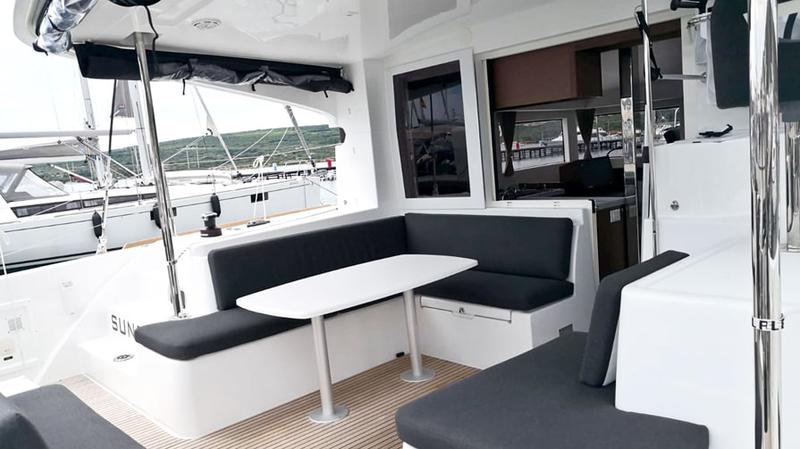 Book yachts online - catamaran - Lagoon 40_1 - Sunset - rent
