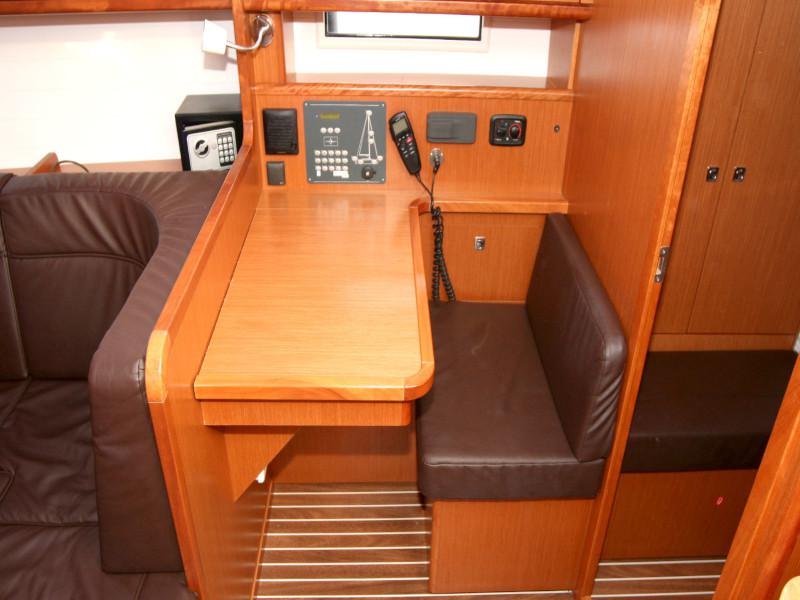 Book yachts online - sailboat - Bavaria Cruiser 41 - Raven - rent