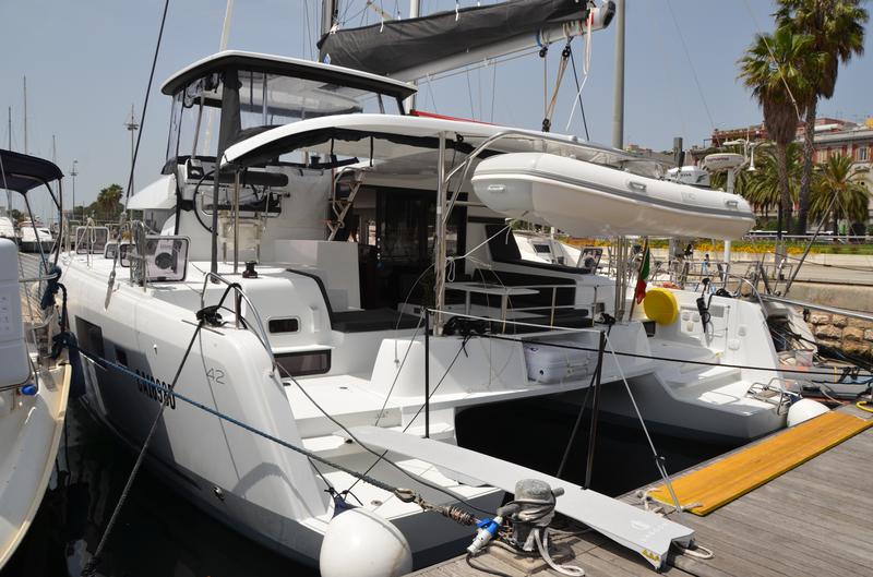Book yachts online - catamaran - Lagoon 42 - Balute - rent
