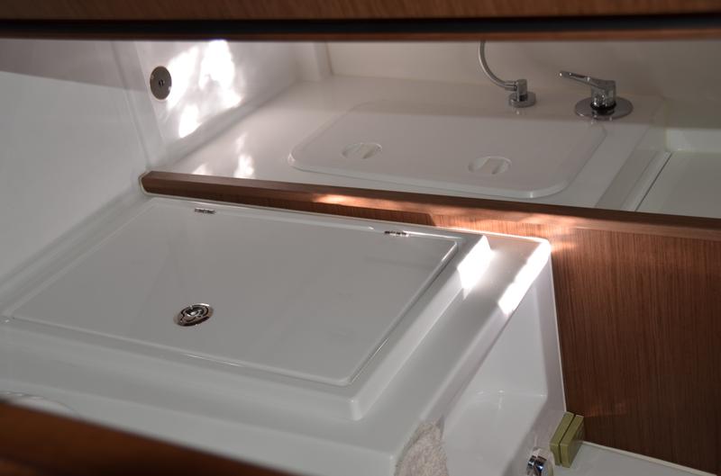 Book yachts online - catamaran - Lagoon 42 - Balute - rent