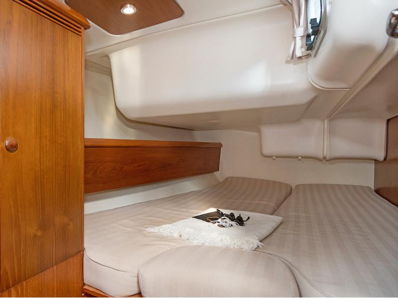 Book yachts online - sailboat - Sun Odyssey 43 - Frine - rent