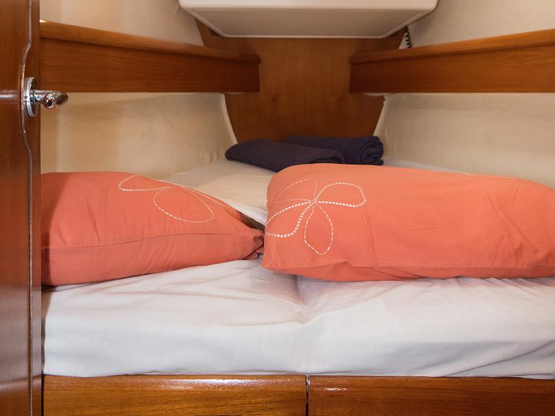 Book yachts online - sailboat - Sun Odyssey 43 - Frine - rent