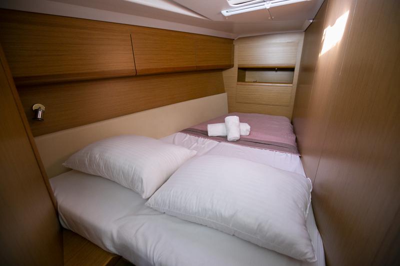 Book yachts online - sailboat - Sun Odyssey 49i - Iole - rent