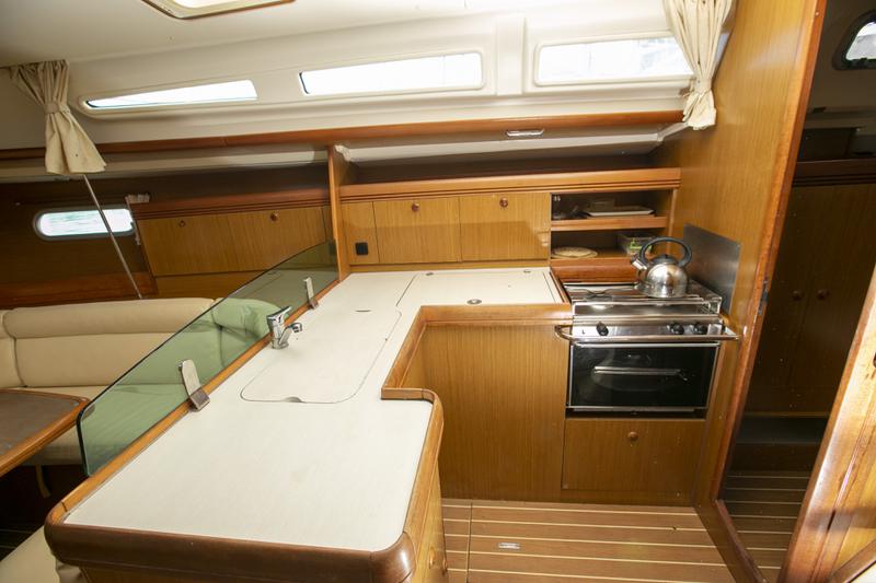 Book yachts online - sailboat - Sun Odyssey 42 i - SOD42i - rent
