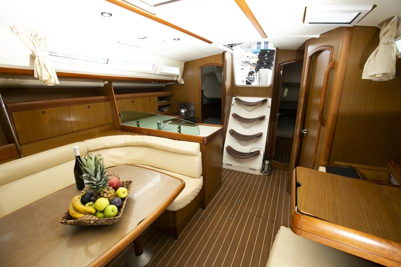 Book yachts online - sailboat - Sun Odyssey 42 i - SOD42i - rent