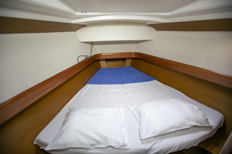 Book yachts online - sailboat - Sun Odyssey 42 i - SOD42i - rent