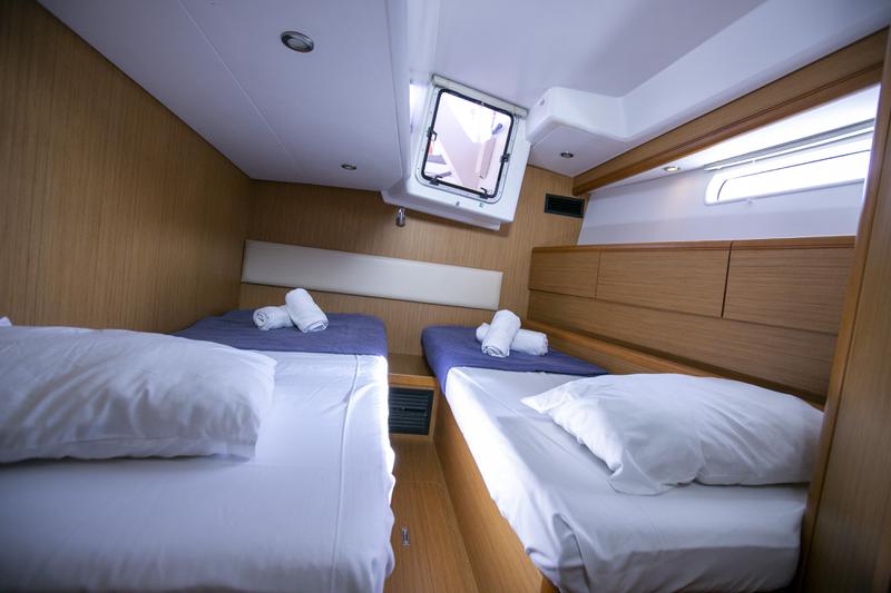 Book yachts online - sailboat - Jeanneau 57 - Messenger - rent