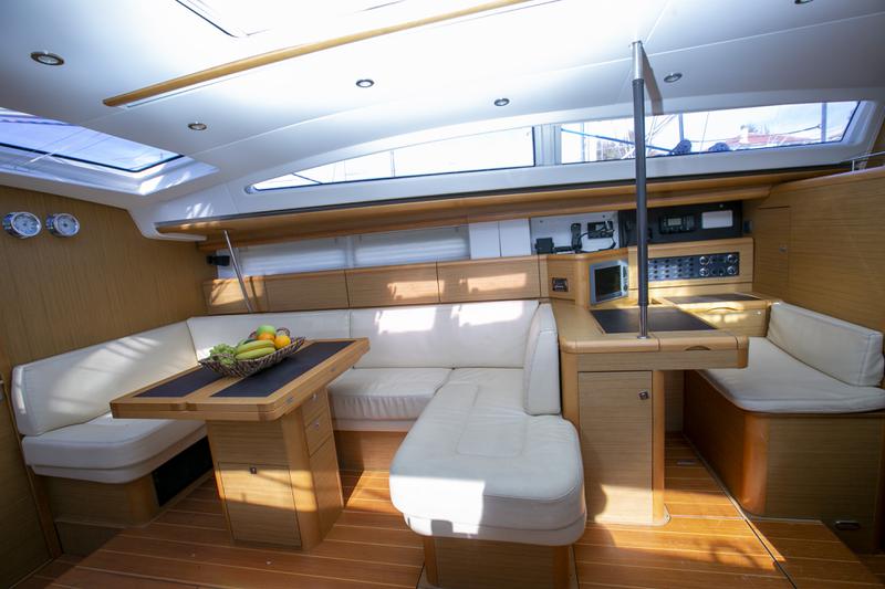 Book yachts online - sailboat - Jeanneau 57 - Messenger - rent