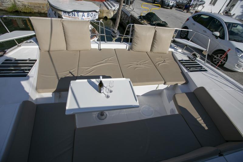 Book yachts online - catamaran - Bali 4.0 - Blue Dream II / A/C, WM, Generator, solar panels &amp; electric WC - rent