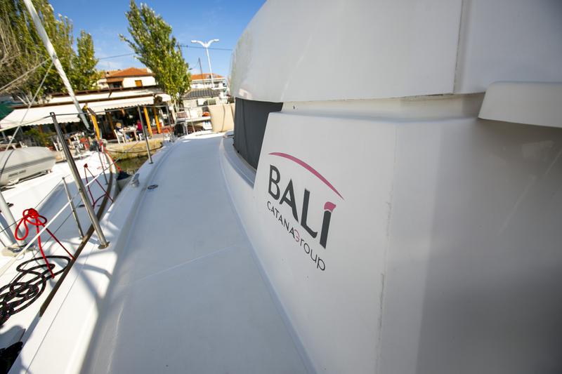 Book yachts online - catamaran - Bali 4.0 - Blue Dream II / A/C, WM, Generator, solar panels &amp; electric WC - rent