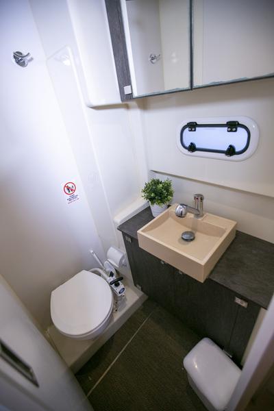 Book yachts online - catamaran - Bali 4.0 - Blue Dream II / A/C, WM, Generator, solar panels &amp; electric WC - rent