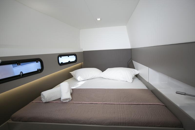 Book yachts online - catamaran - Bali 4.3 - Eleni / A/C, WM, generator, solar panels &amp; electric WC - rent