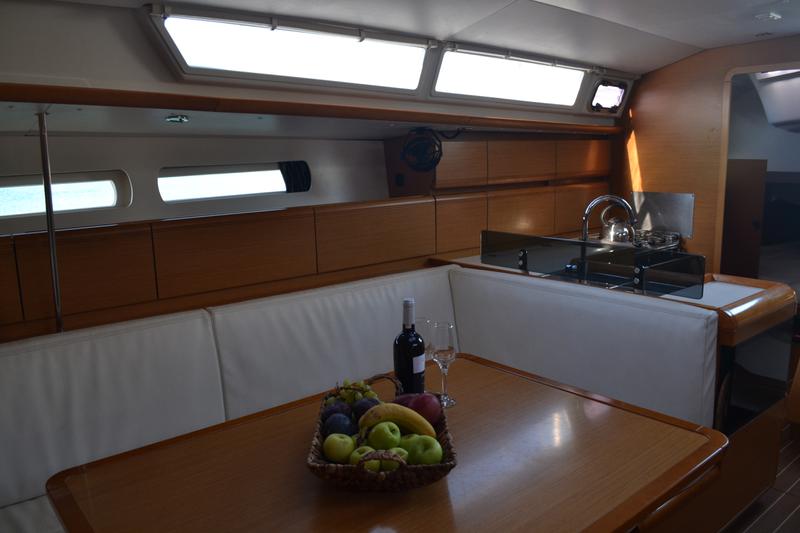 Book yachts online - sailboat - Sun Odyssey 439 - Triada / with bow thruster &amp; solar panels - rent