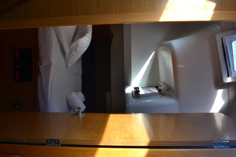 Book yachts online - sailboat - Sun Odyssey 439 - Triada / with bow thruster &amp; solar panels - rent