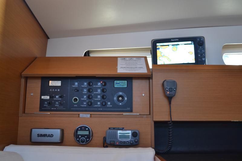 Book yachts online - sailboat - Sun Odyssey 439 - Triada / with bow thruster &amp; solar panels - rent