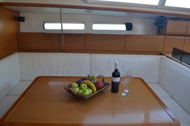 Book yachts online - sailboat - Sun Odyssey 439 - Triada / with bow thruster &amp; solar panels - rent