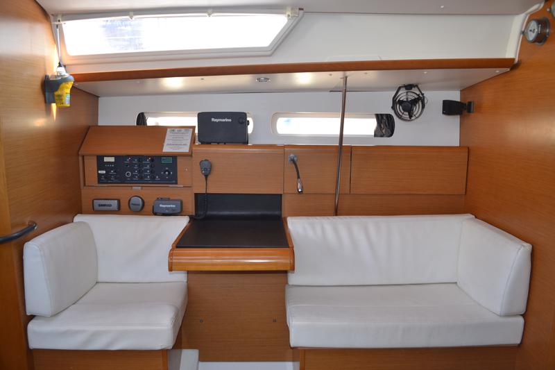 Book yachts online - sailboat - Sun Odyssey 439 - Triada / with bow thruster &amp; solar panels - rent