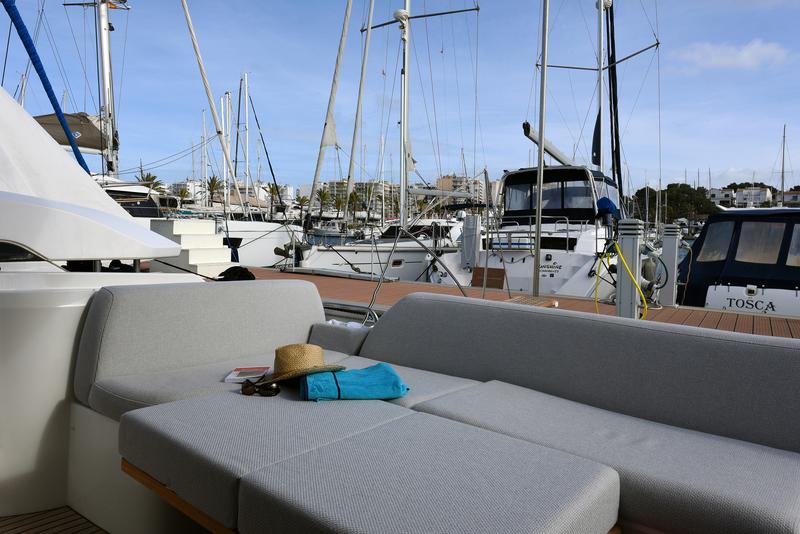 Book yachts online - motorboat - Prestige 420 New - My Love II - rent