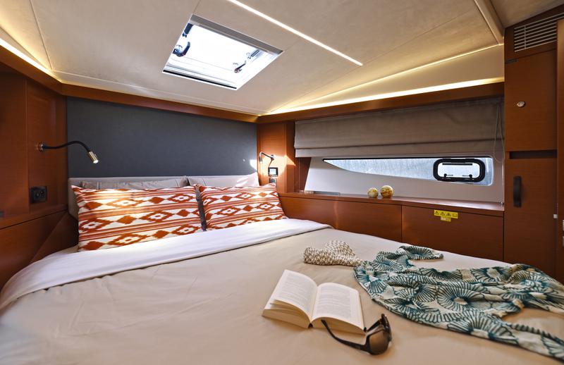 Book yachts online - motorboat - Prestige 420 New - My Love II - rent